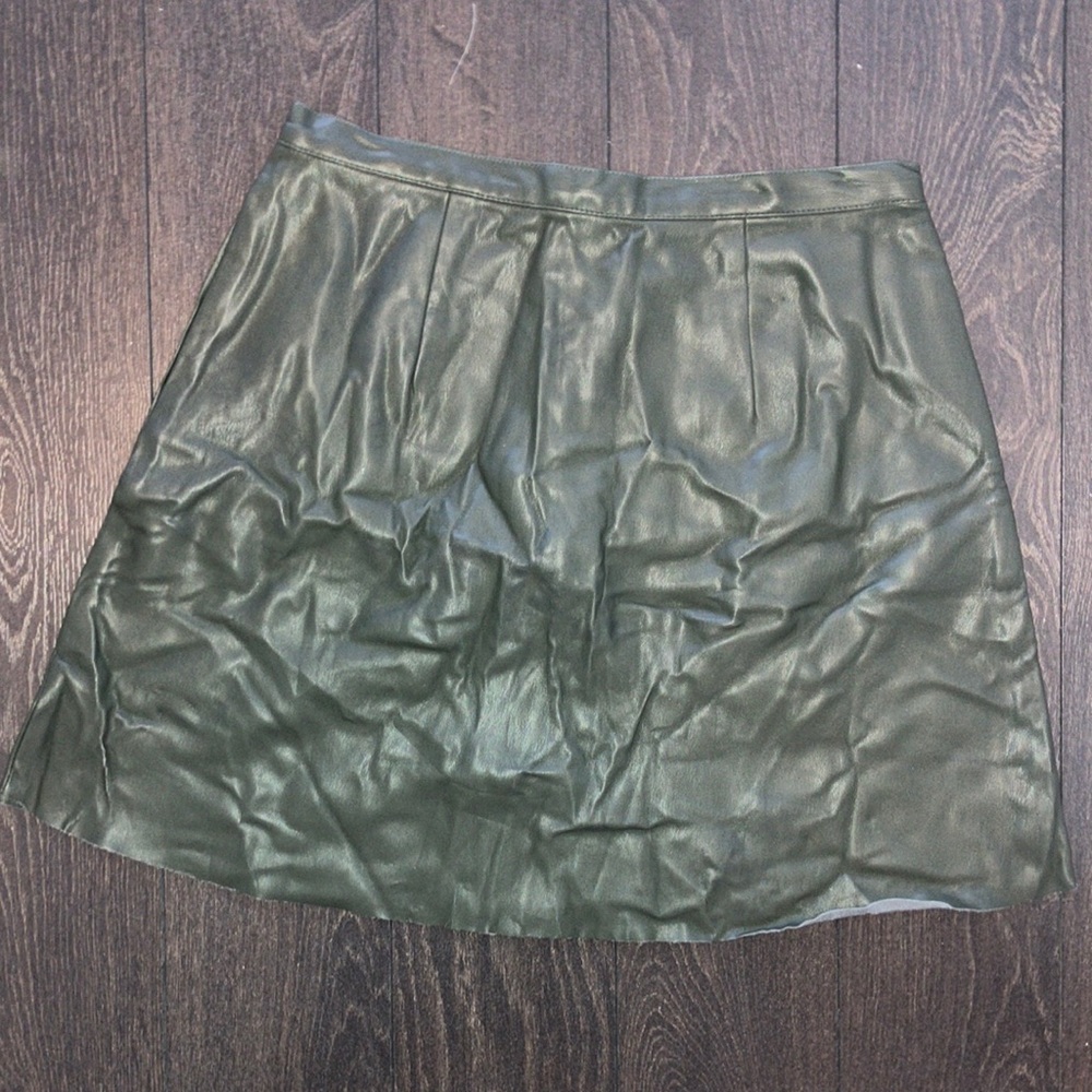 Faux leather side pocket green skirt - Picture 8 of 12